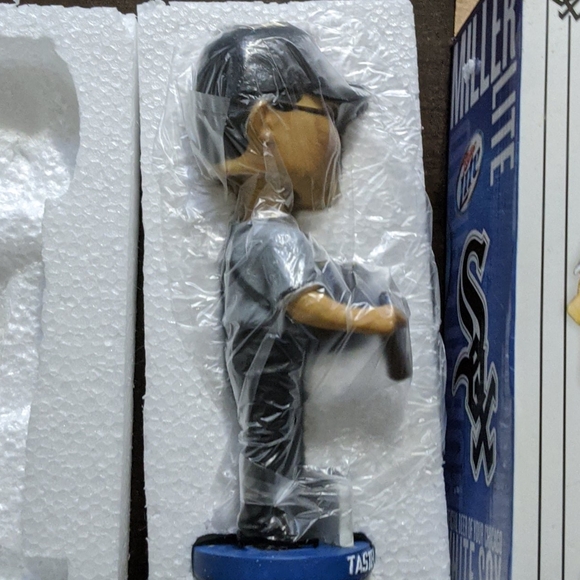 Miller Lite bobblehead beer vendor (NWT) - Picture 5 of 7